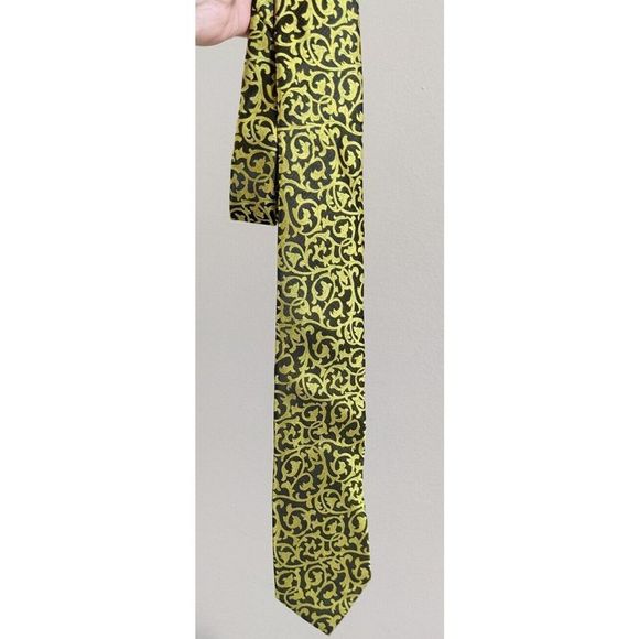 Alfani Elegant scrolling Black And Yellow Neck Tie - Picture 5 of 5